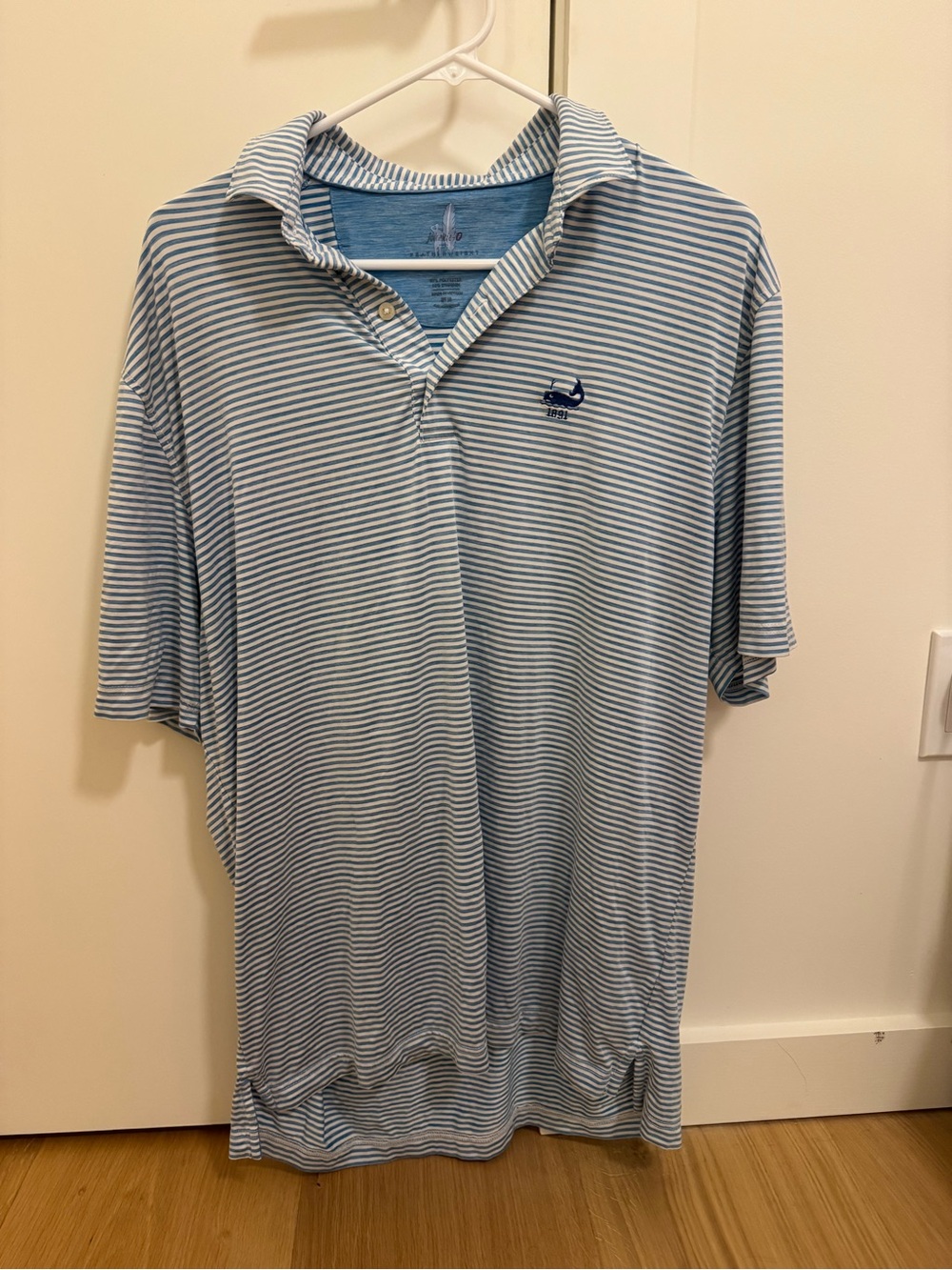 Johnnie O - Maidstone Golf Polo Size Large White and Blue Stripe